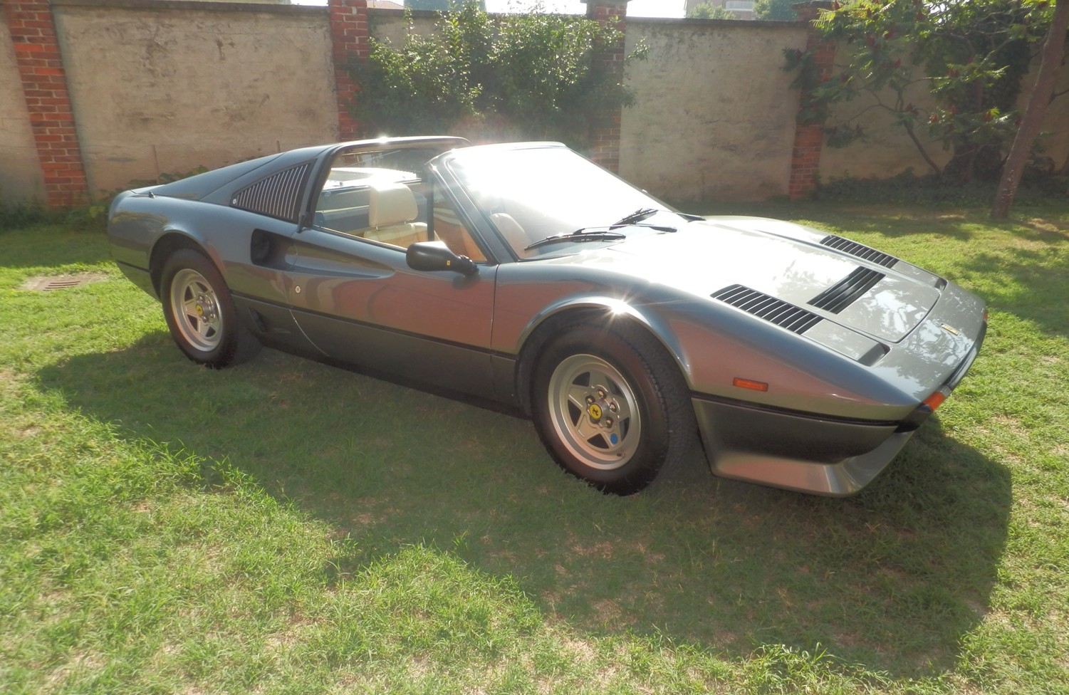 Ferrari 208 gts turbo SOLD Italia