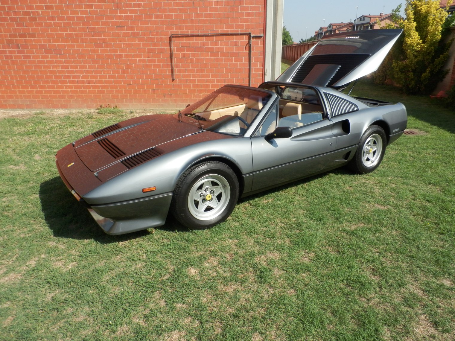 Ferrari 208 gts turbo SOLD Italia