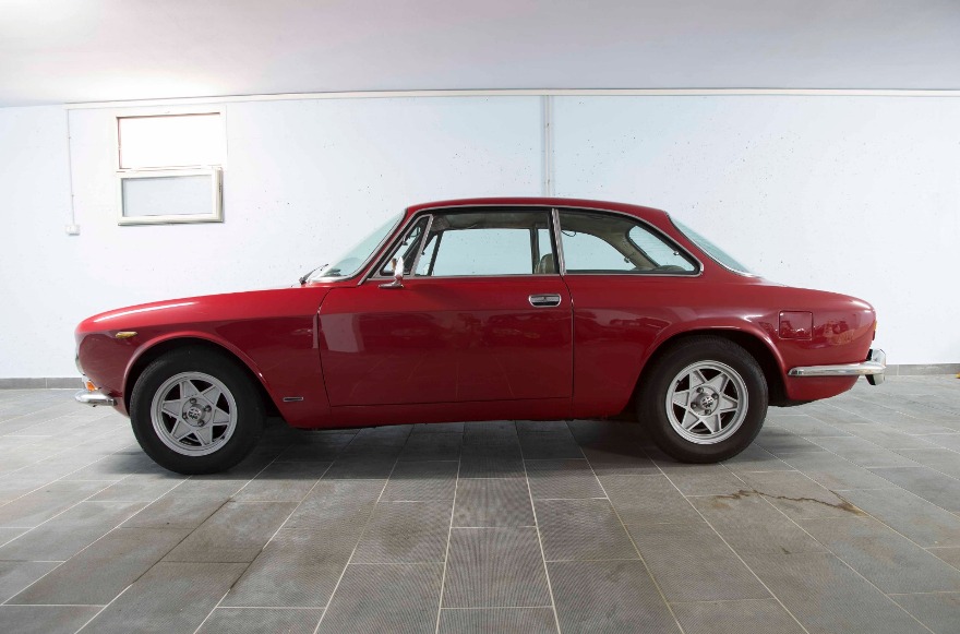 Alfa Romeo GT 2000