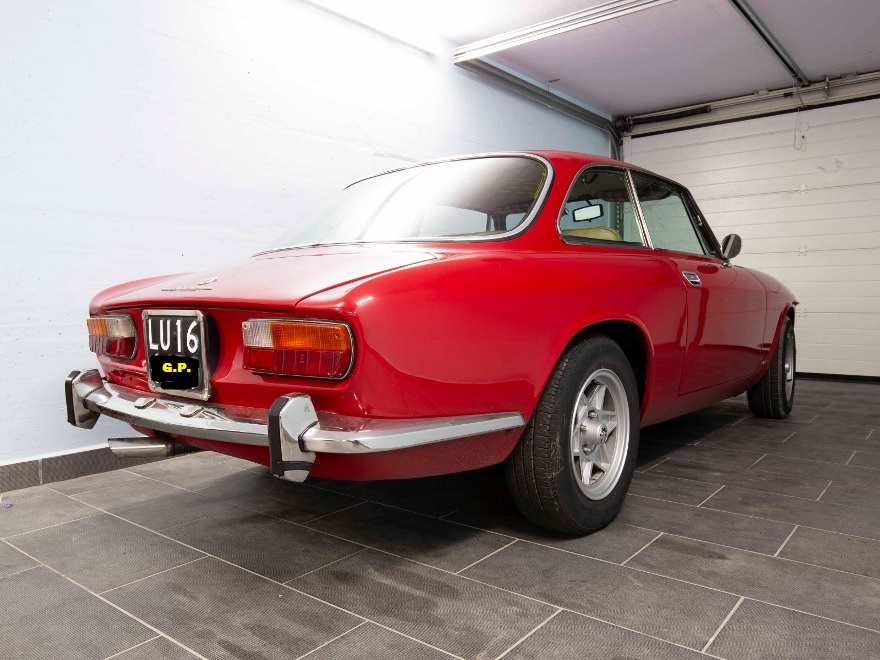 Alfa Romeo GT 2000